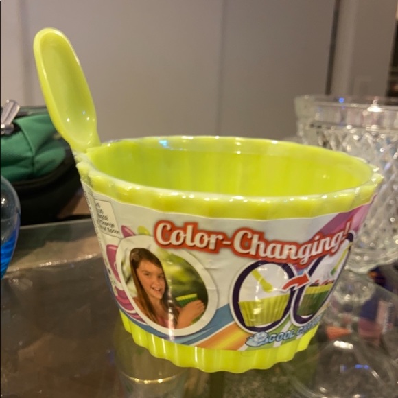 Other - 🆕 color changing cereal bowl